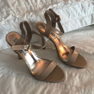 Steve Madden tan pumps